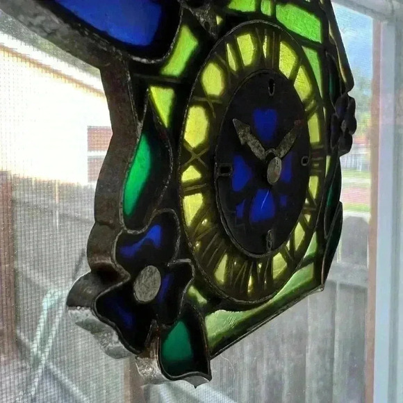 TIFFANY STYLE STAINED GLASS CUCKOO CLOCK CHRISTMAS ORNAMENT HEAVY METAL HANGING - Picture 4 of 4